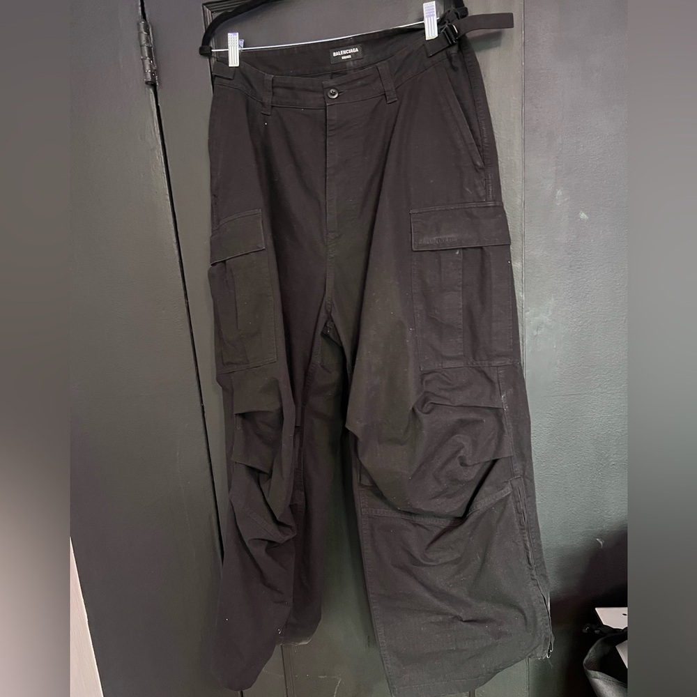 Balenciaga fw 2023 baggy cargos. sz S